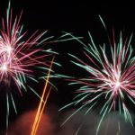 feu d'artifice rose et bleu